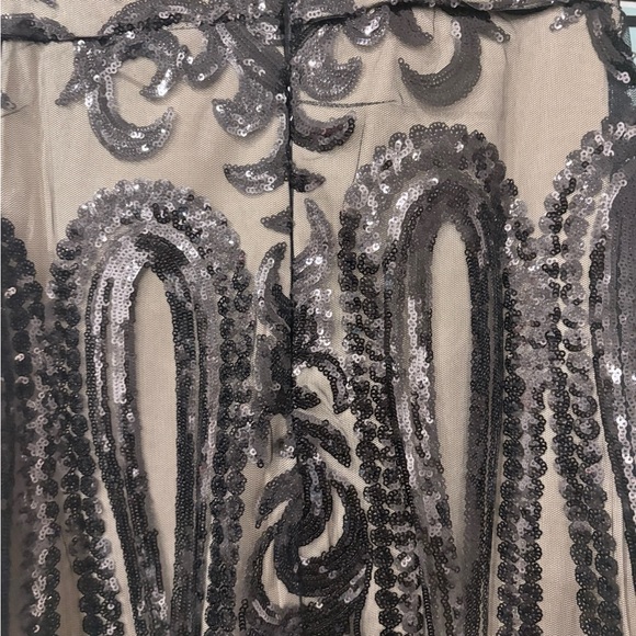 Elegant Black Sequin Dress - Picture 3 of 3